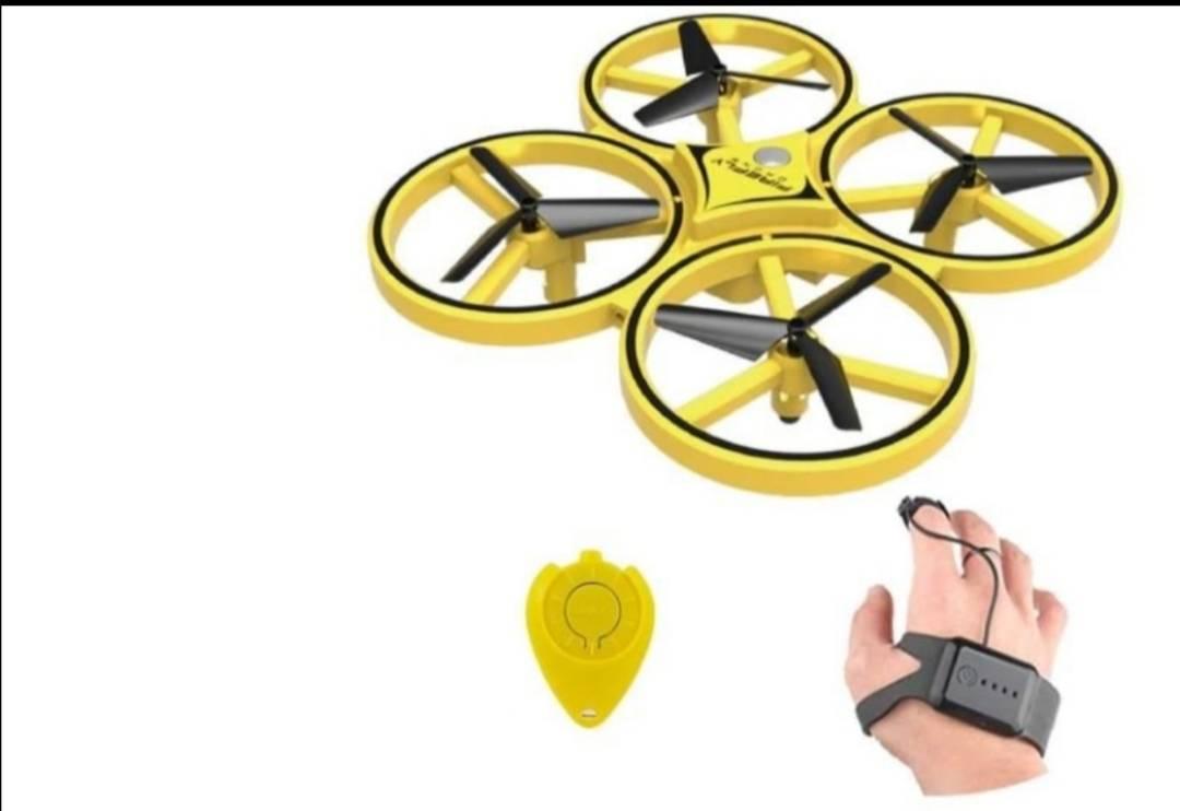 Fantastican dron i upravljanje rukom Fantastican dron i upravljanje rukom