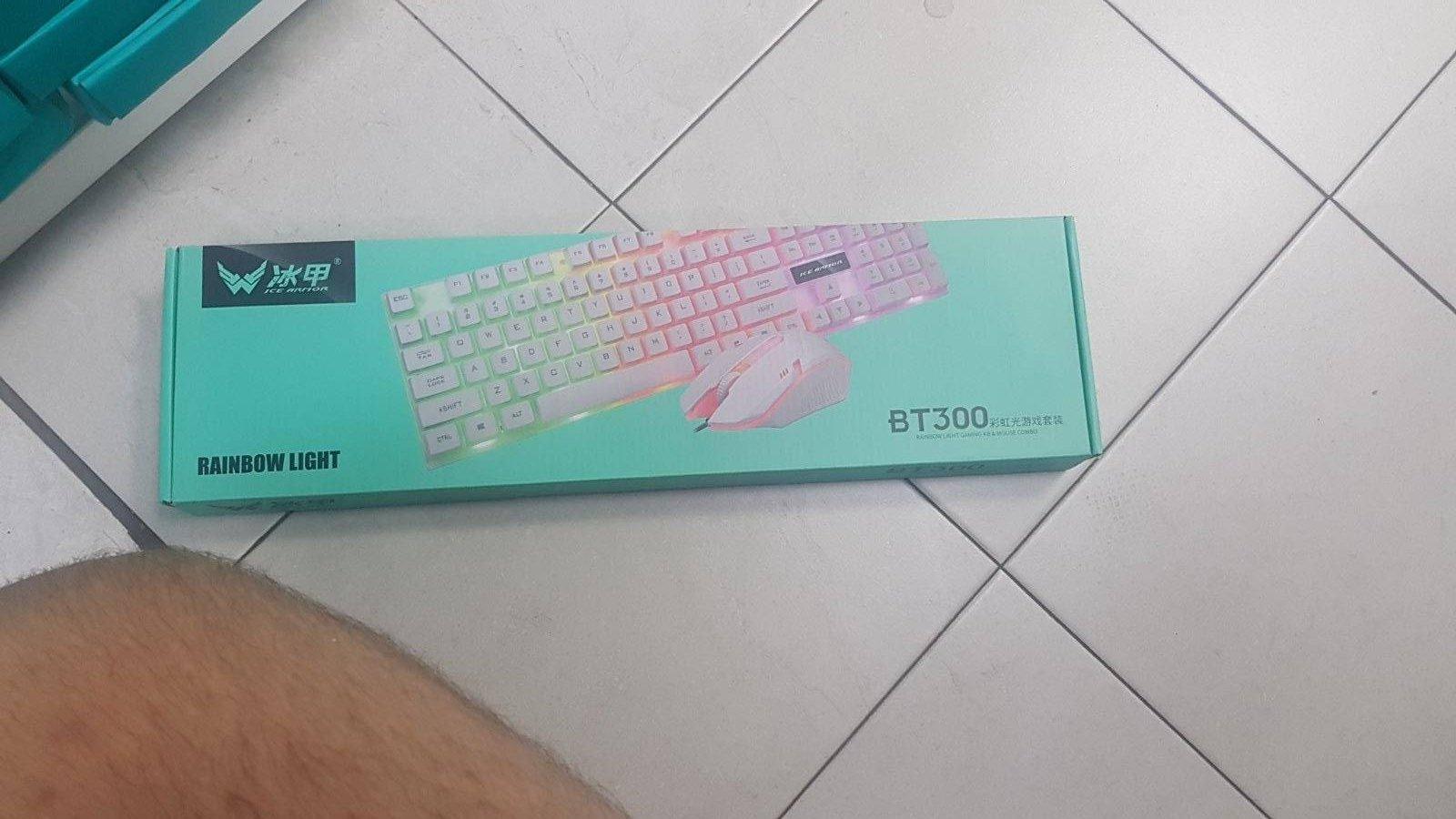 Fantasticna bela LED tastatura i mis Fantasticna bela LED tastatura i mis