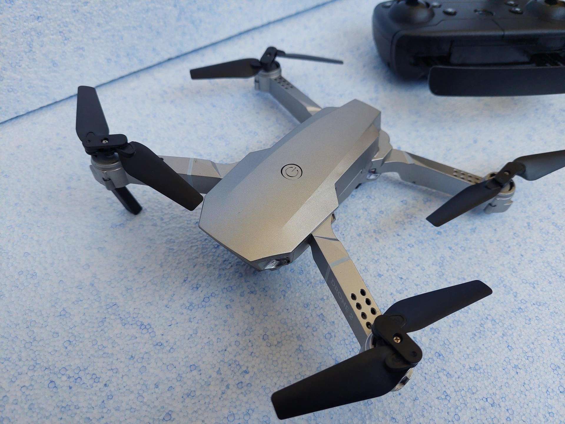 Foldable drone E68 4k dron sa dve kamere i kofer Foldable drone E68 4k dron sa dve kamere i kofer