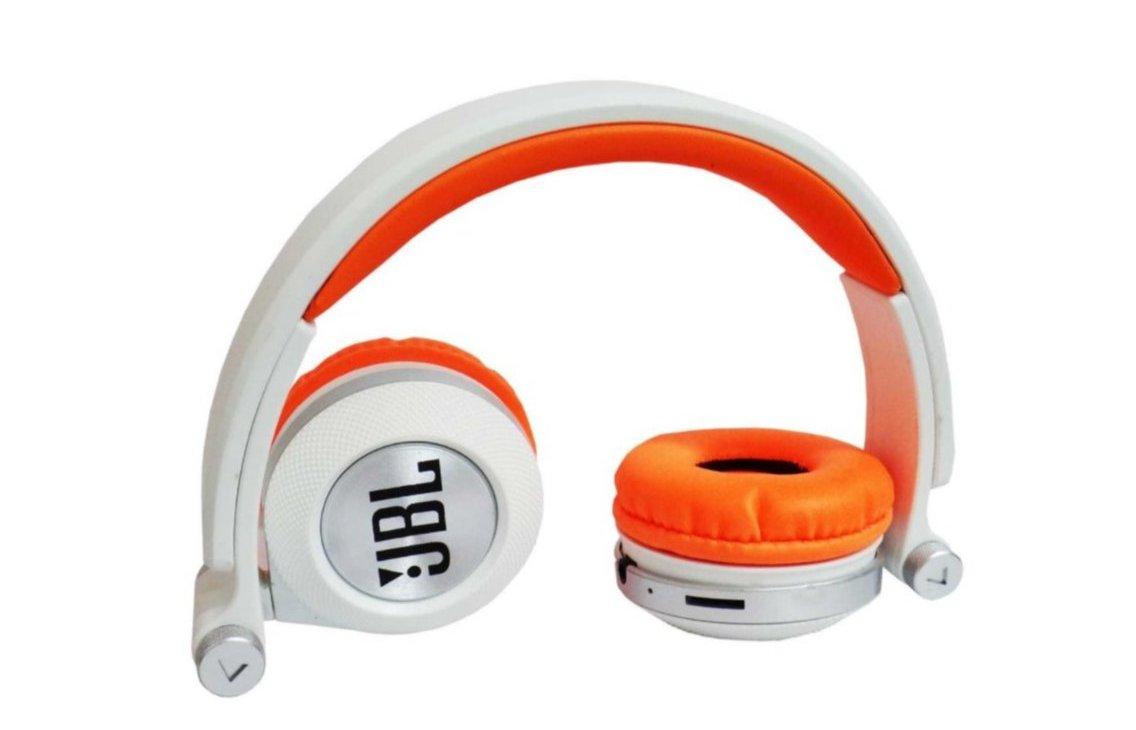 JBL bluetooth slusalice i FM i ulaz za SD JBL bluetooth slusalice i FM i ulaz za SD
