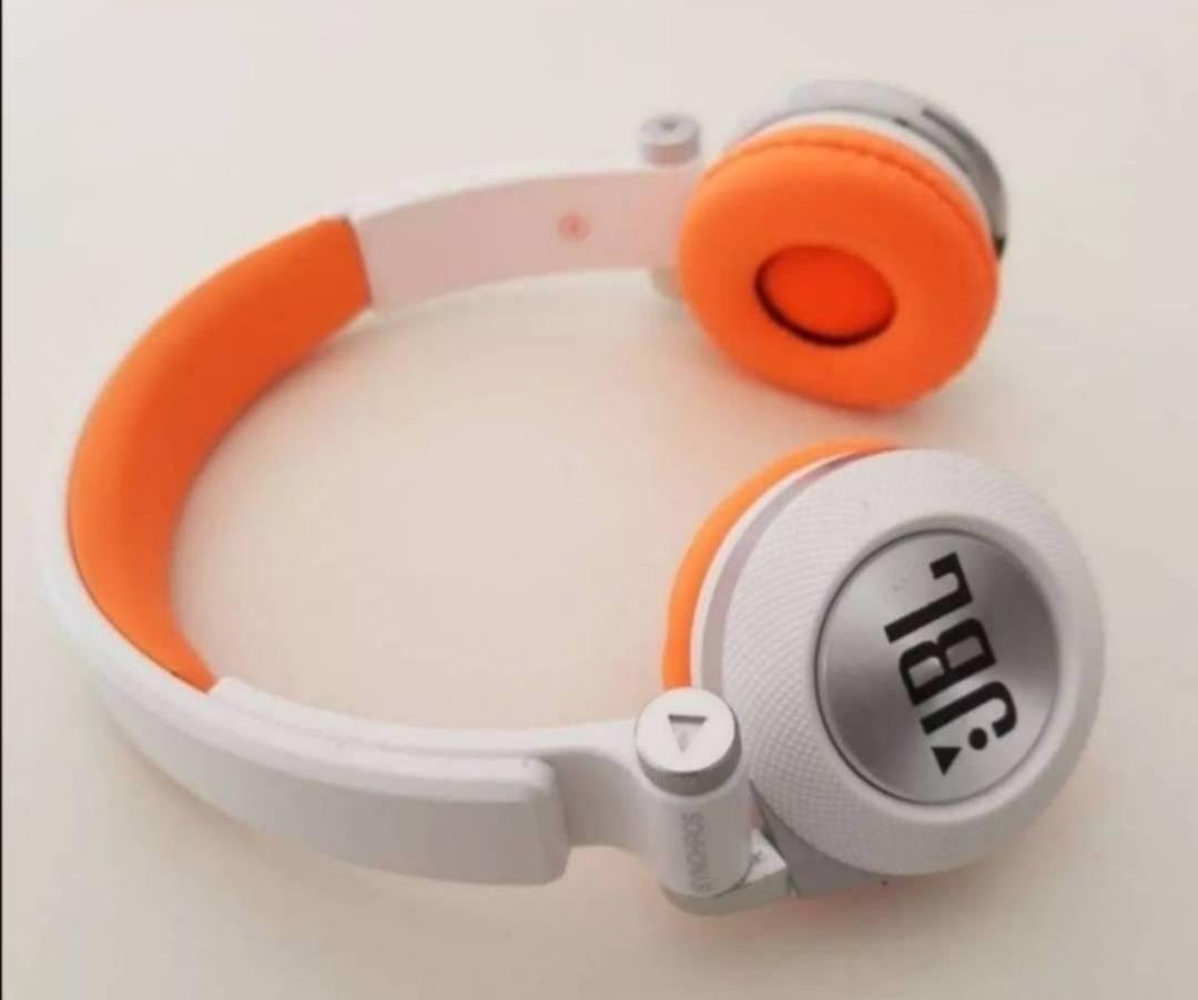 Jbl sluske SD mogucnost FM veoma lepo izradjene Jbl sluske SD mogucnost FM veoma lepo izradjene