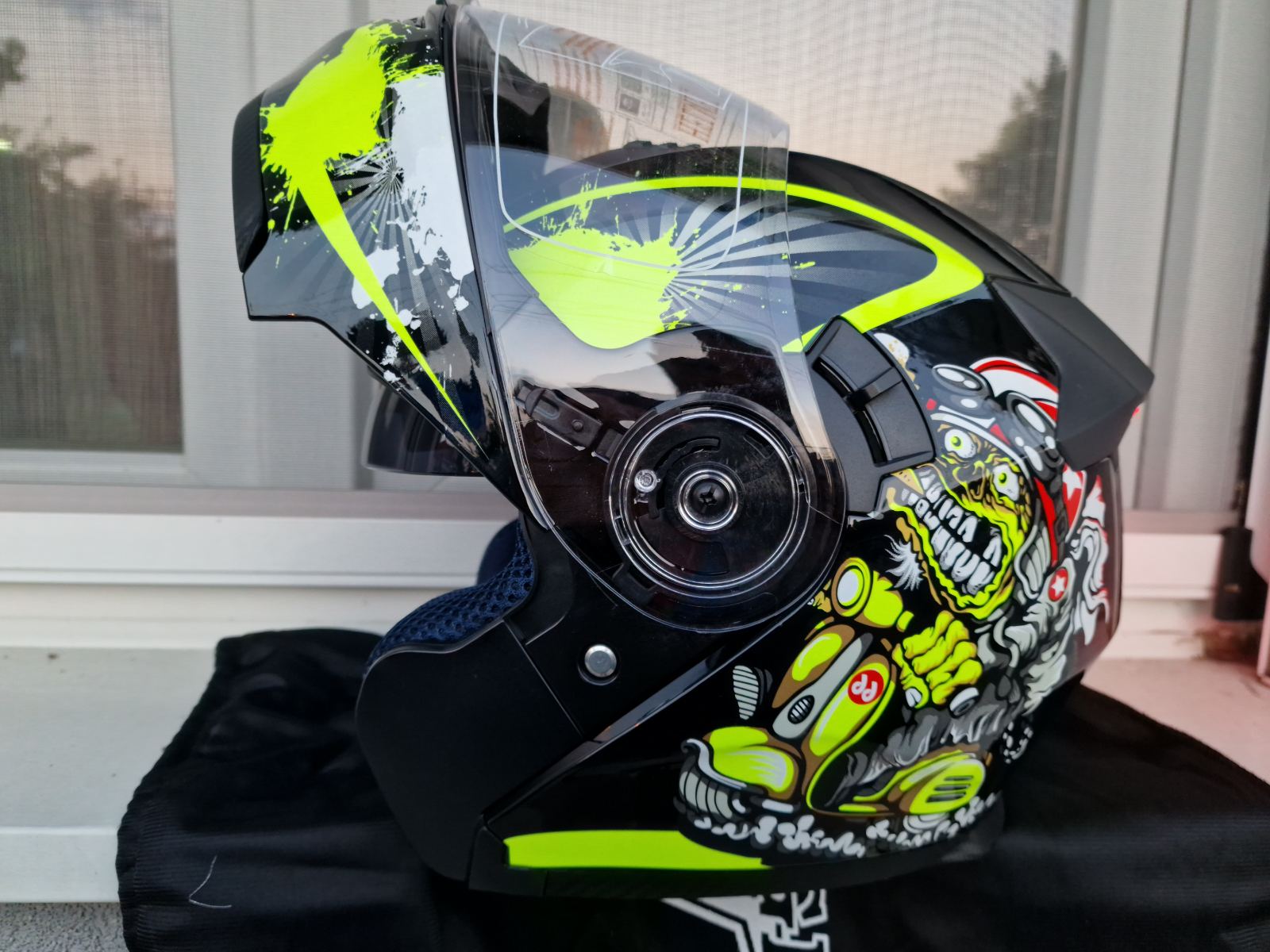 Kaciga za motor FLIP UP sa Led Svetlom - Slika 3