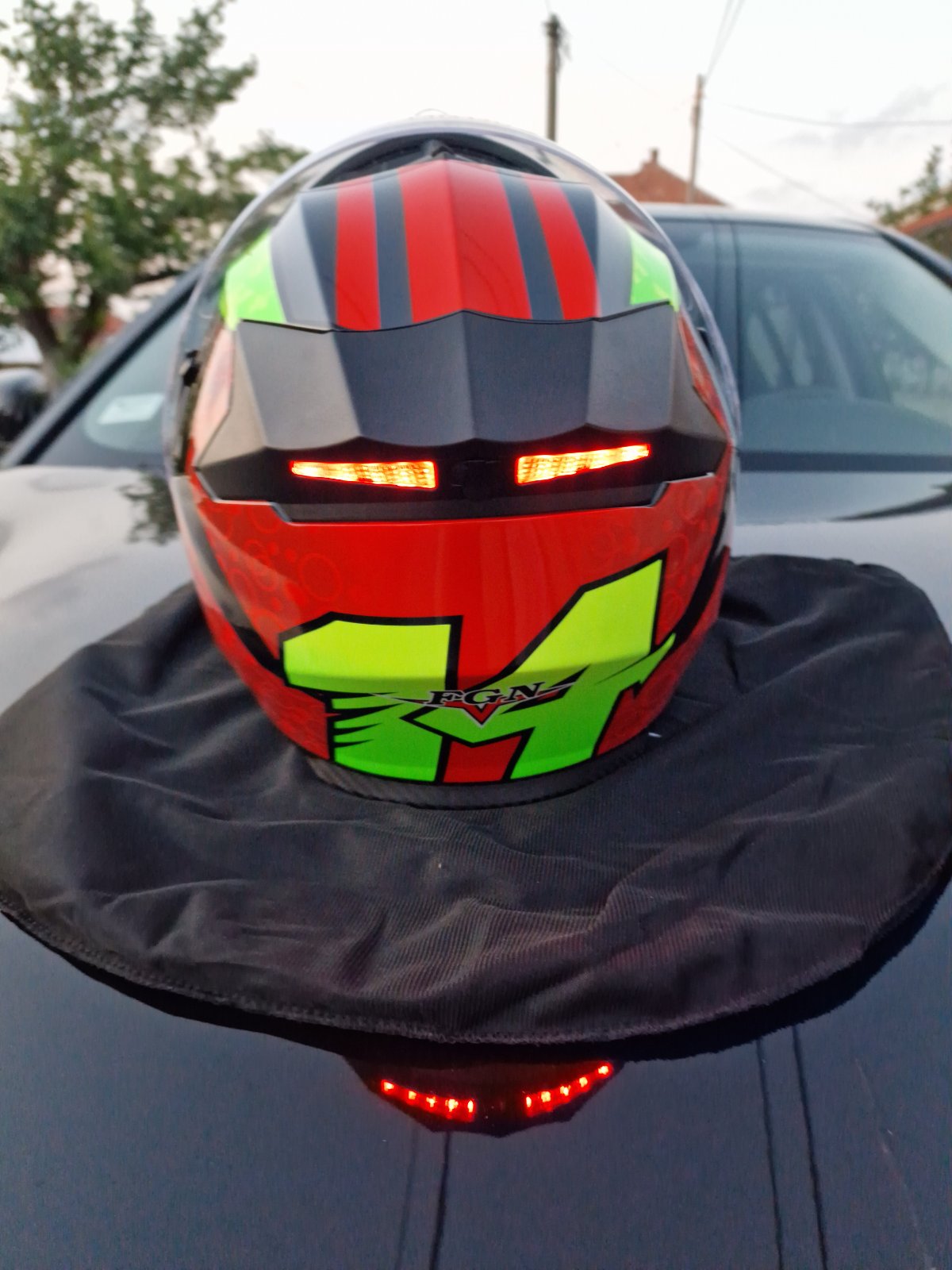 Kaciga za motor FLIP UP sa Led Svetlom - Slika 7