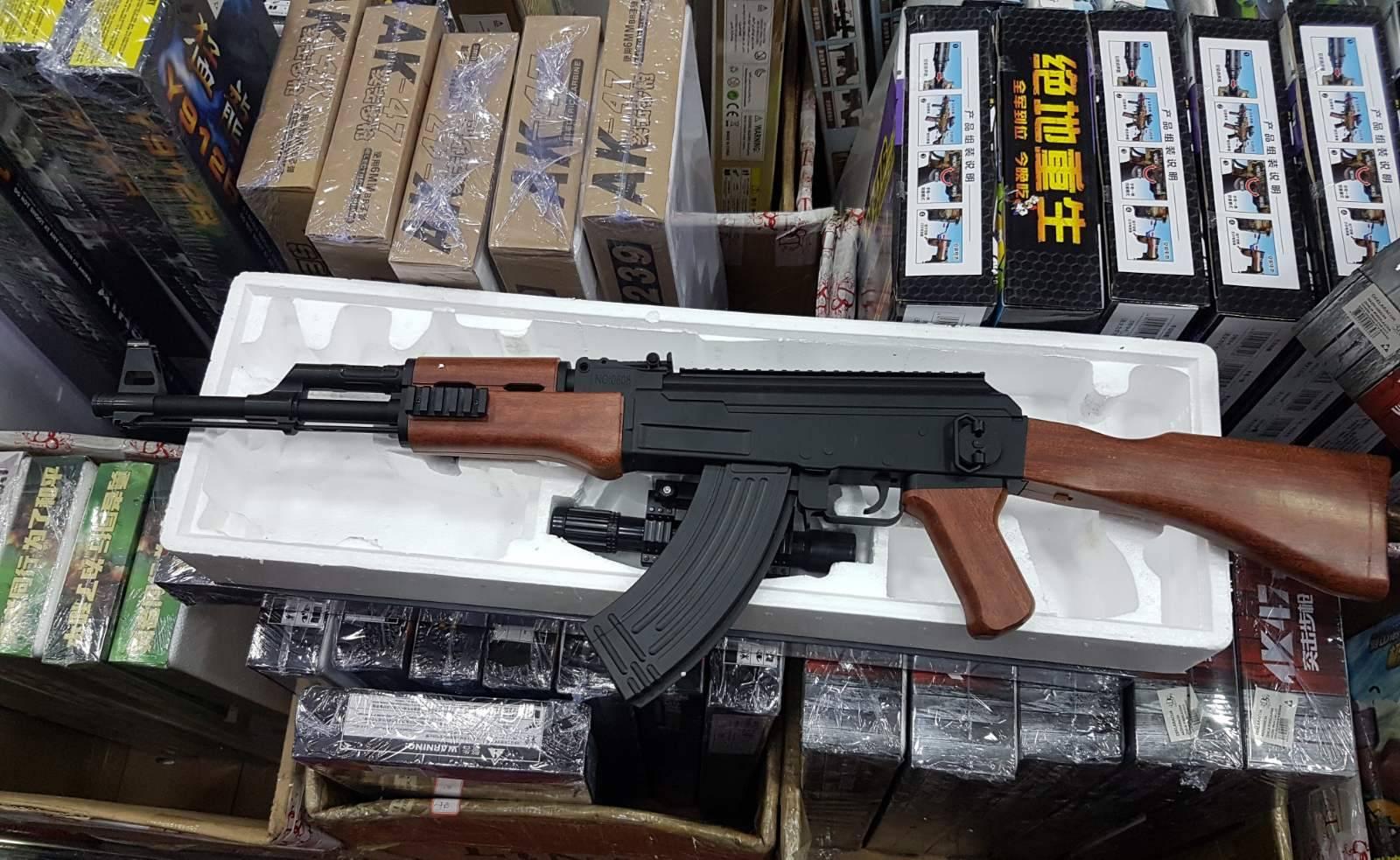 Kalas rafalna paljba izgleda kao pravi - Slika 3