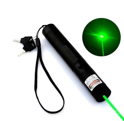 Laser zeleni Najjaci model 1000 mw sa sigurnosnom bravicom Laser zeleni Najjaci model 1000 mw sa sigurnosnom bravicom