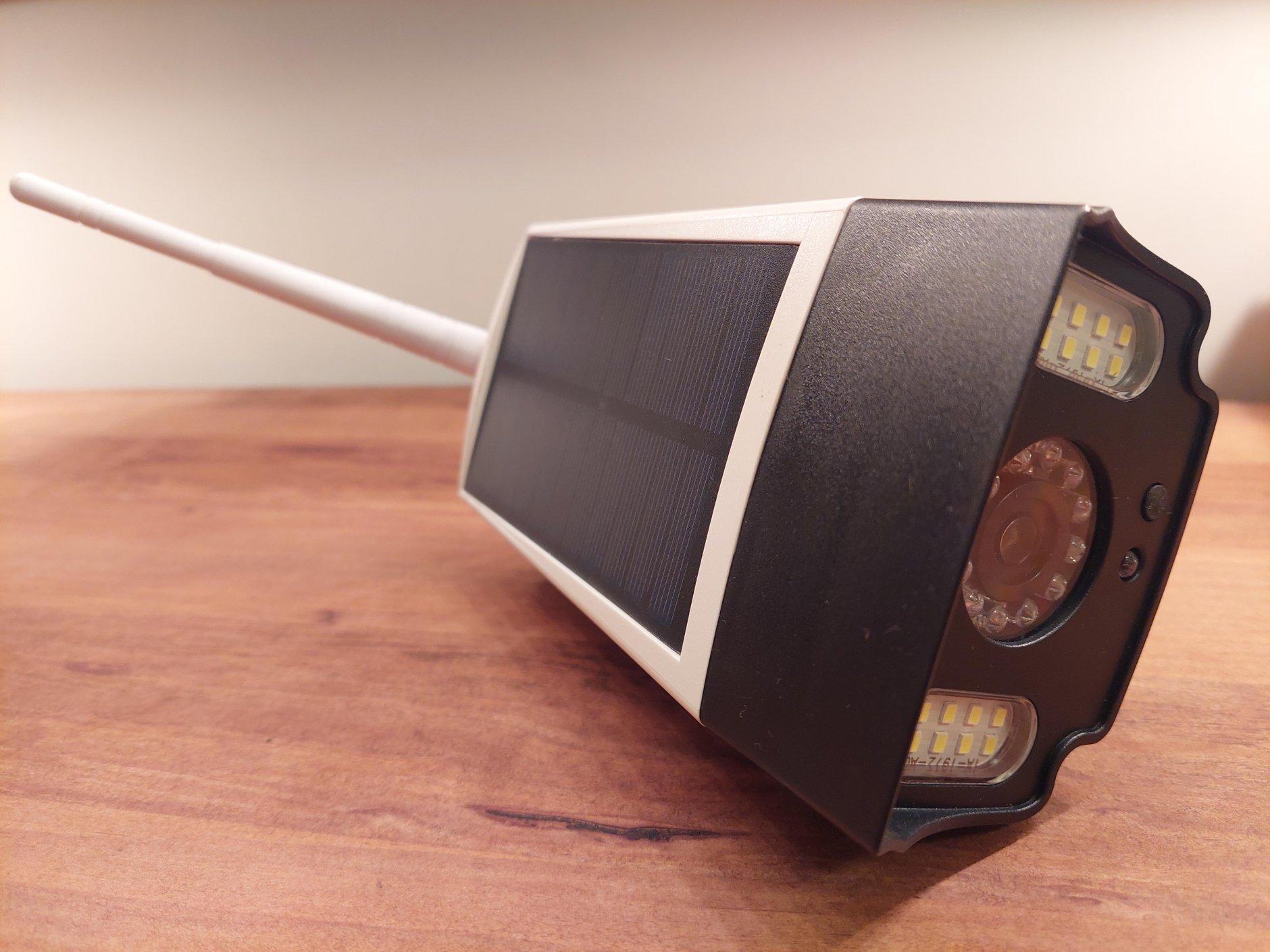 Lazna solarna WiFi IP kamera led svetlo i senzor pokreta Lazna solarna WiFi IP kamera led svetlo i senzor pokreta