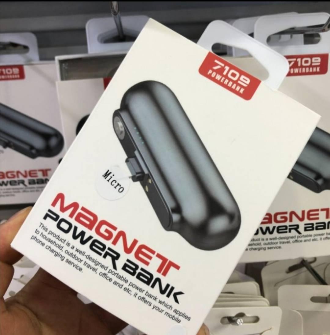 Magnetni Powerbank HIT Magnetni Powerbank Magnetni Powerbank HIT Magnetni Powerbank
