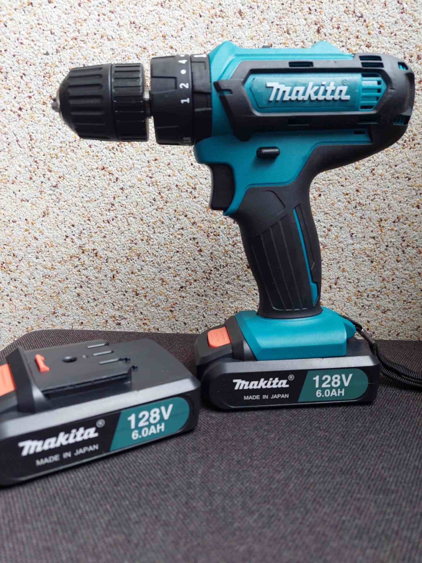 Makita aku srafilica busilica 128v Dve bat i alat u koferu Makita aku srafilica busilica 128v Dve bat i alat u koferu