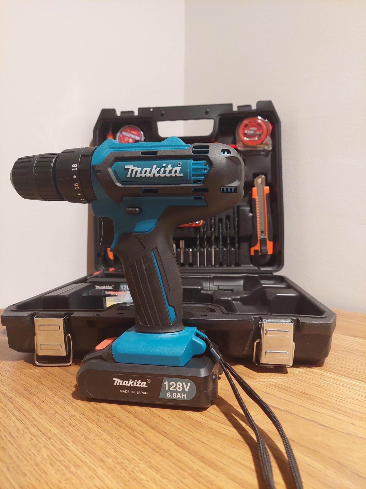 Makita aku srafilica busilica 128v Dve bat i alat u koferu Makita aku srafilica busilica 128v Dve bat i alat u koferu - Slika 4