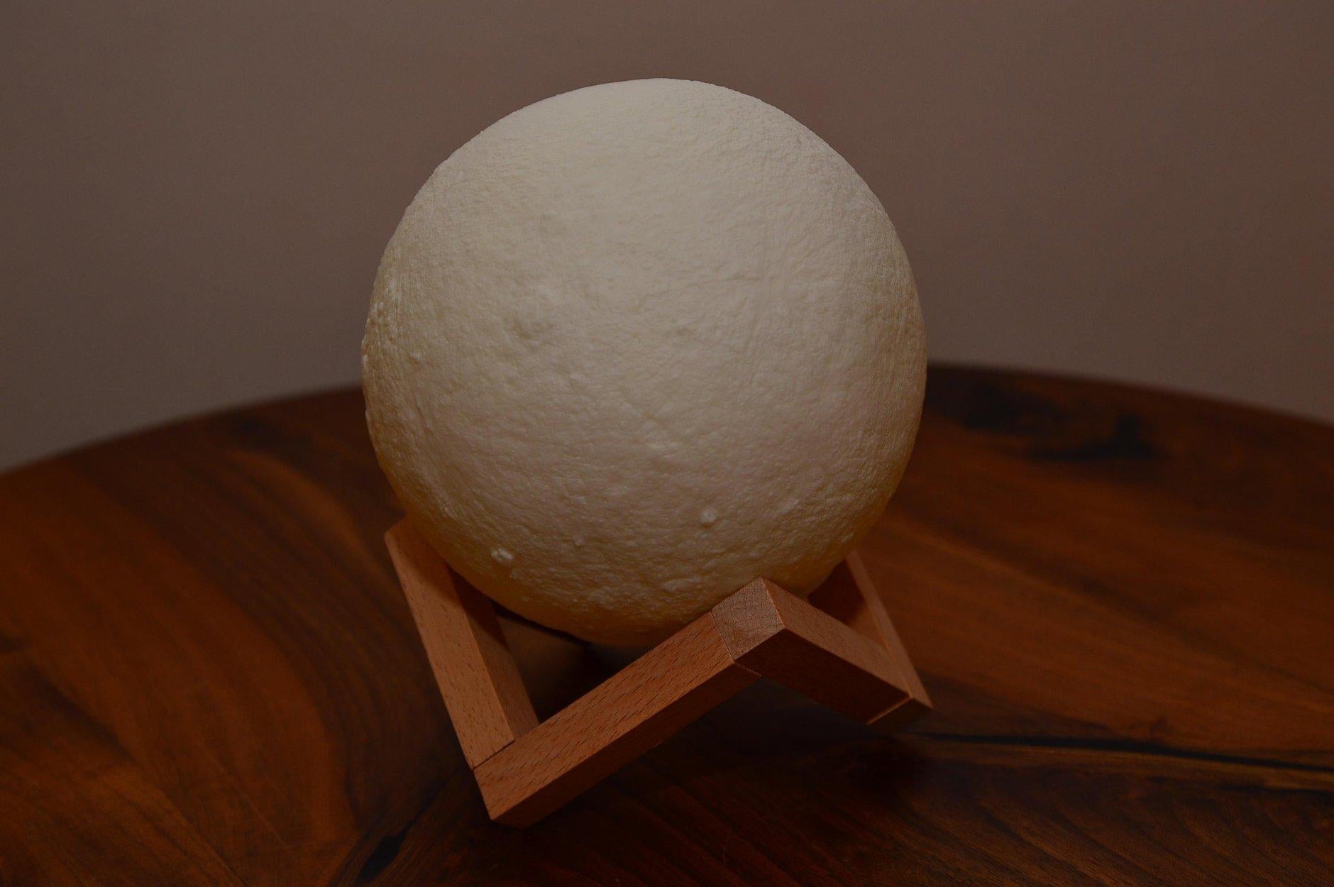 Mesec lampa 3 D lampa u obliku meseca Moon Lamp 15 cm Mesec lampa 3 D lampa u obliku meseca Moon Lamp 15 cm - Slika 4