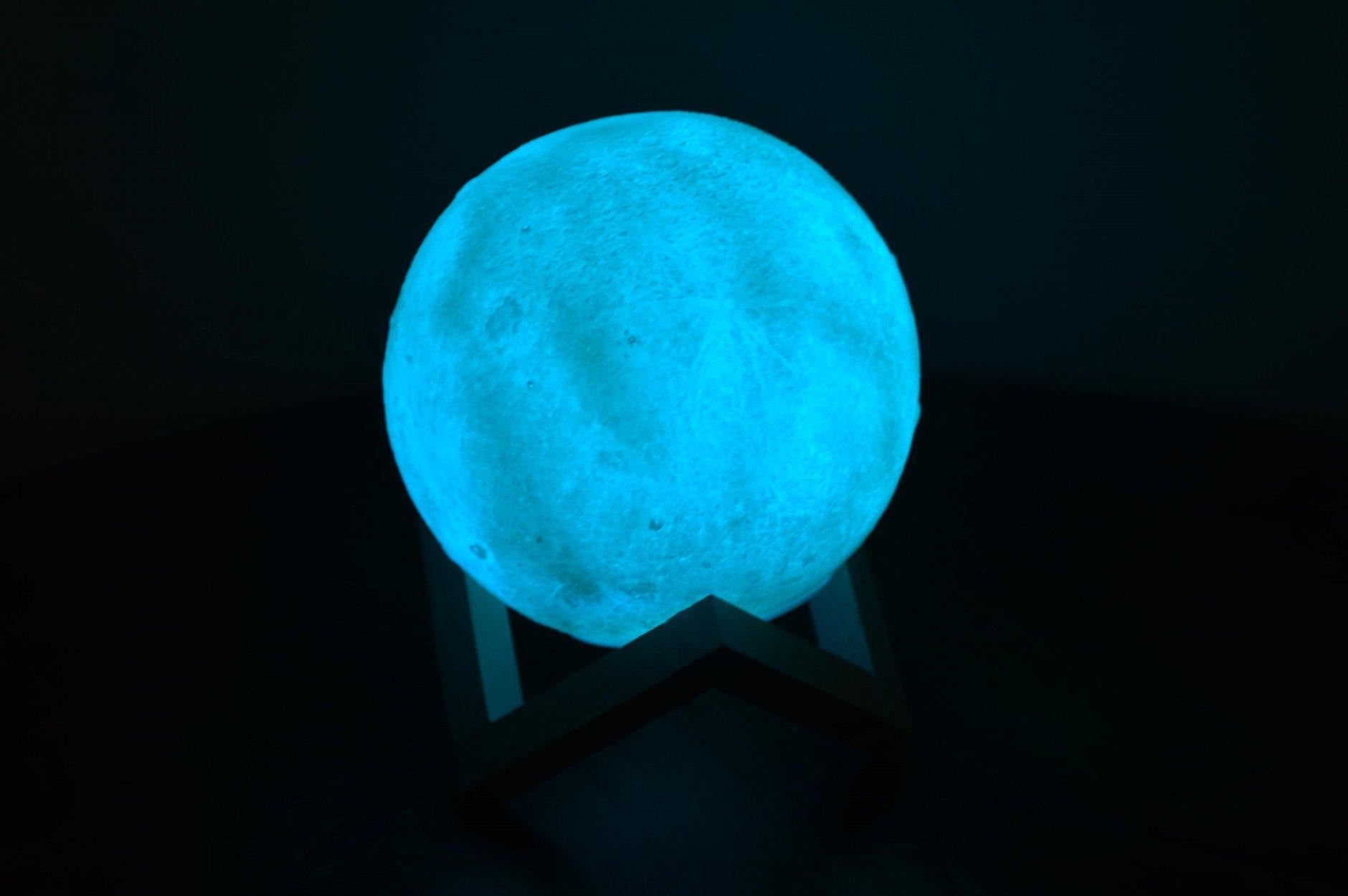 Mesec lampa 3 D lampa u obliku meseca Moon Lamp 15 cm  Mesec lampa 3 D lampa u obliku meseca Moon Lamp 15 cm