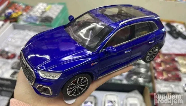 Metalni Auto Audi Q5 vise boja