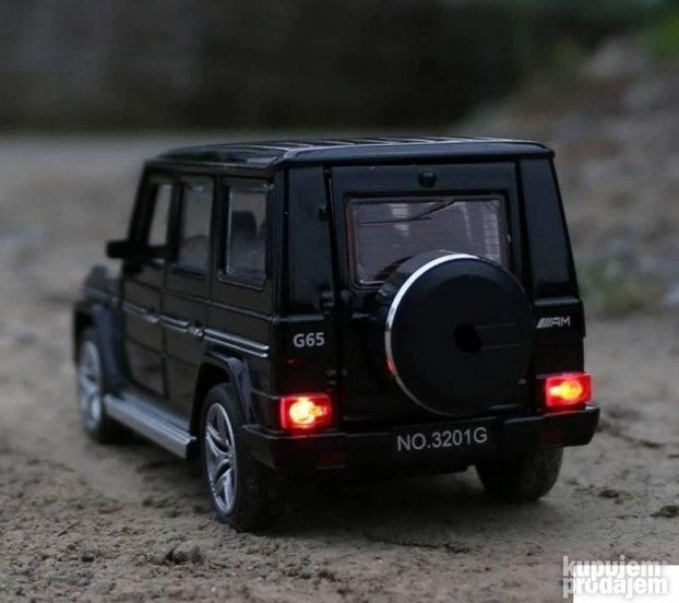 Metalni autic Mercedes G klasa 132 SVETLO ZVUK