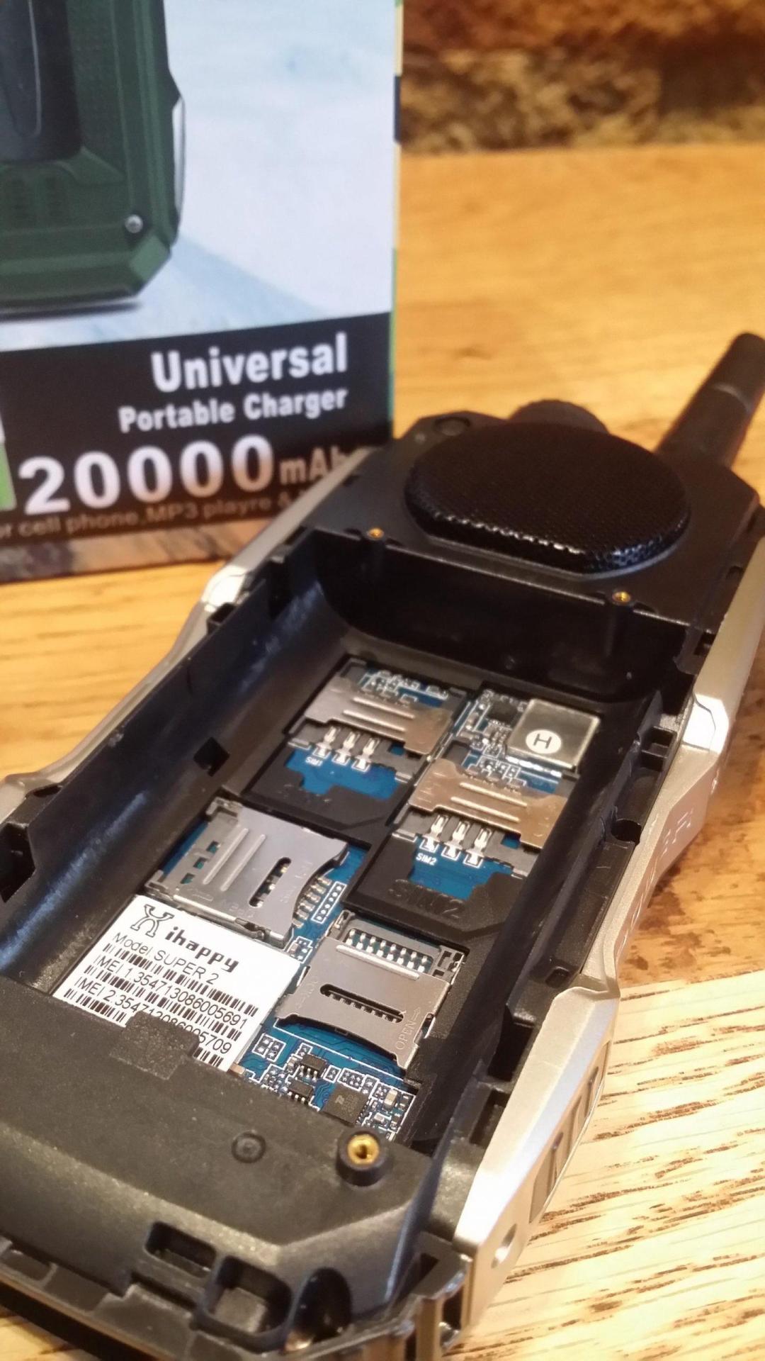 Mobilni telefon 3 kartice FM led lampa TV veliki zvucnik Mobilni telefon 3 kartice FM led lampa TV veliki zvucnik