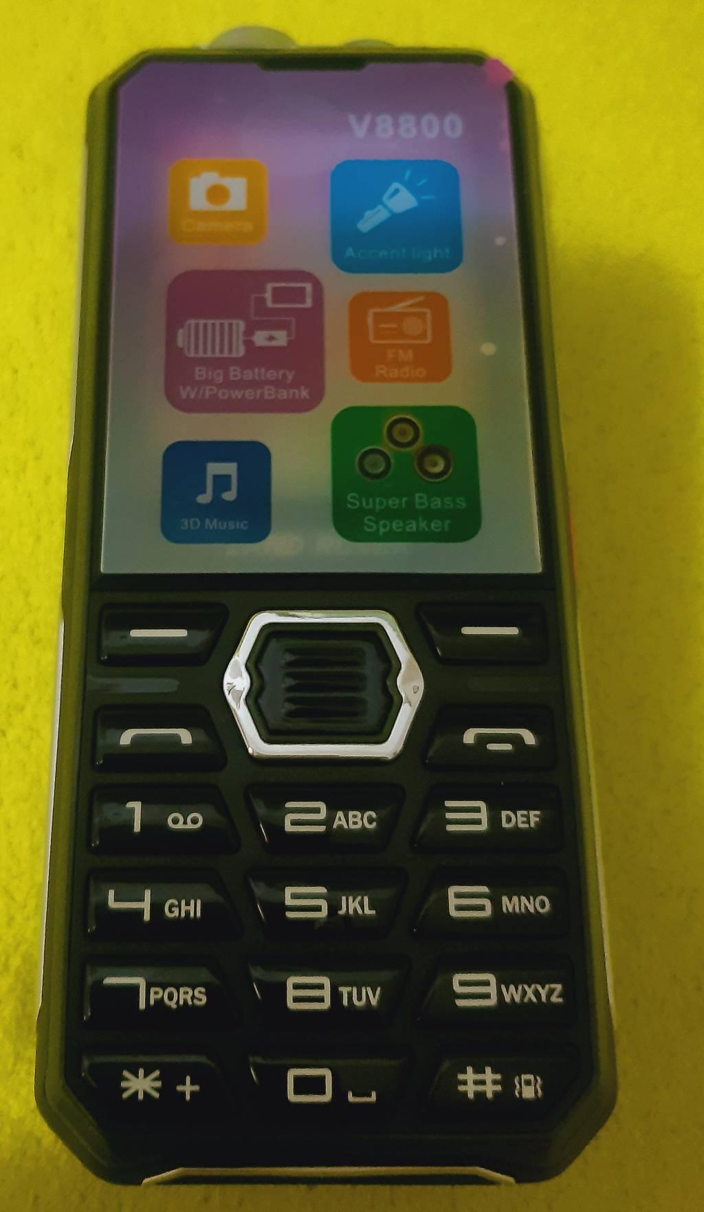 Mobilni telefon V8800 dual sim Land Rover Mobilni telefon V8800 dual sim Land Rover