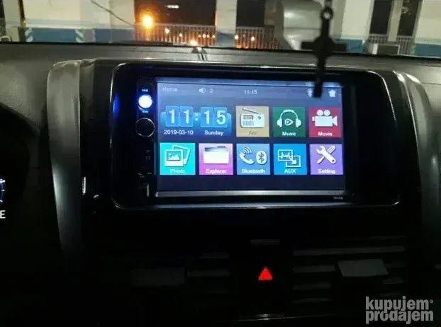 Multimedija za auto 7010B