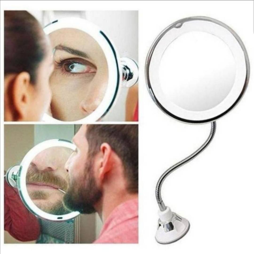 Ogledalo i led svetlo i 5X uvecanje nega lica Ogledalo i led svetlo i 5X uvecanje nega lica