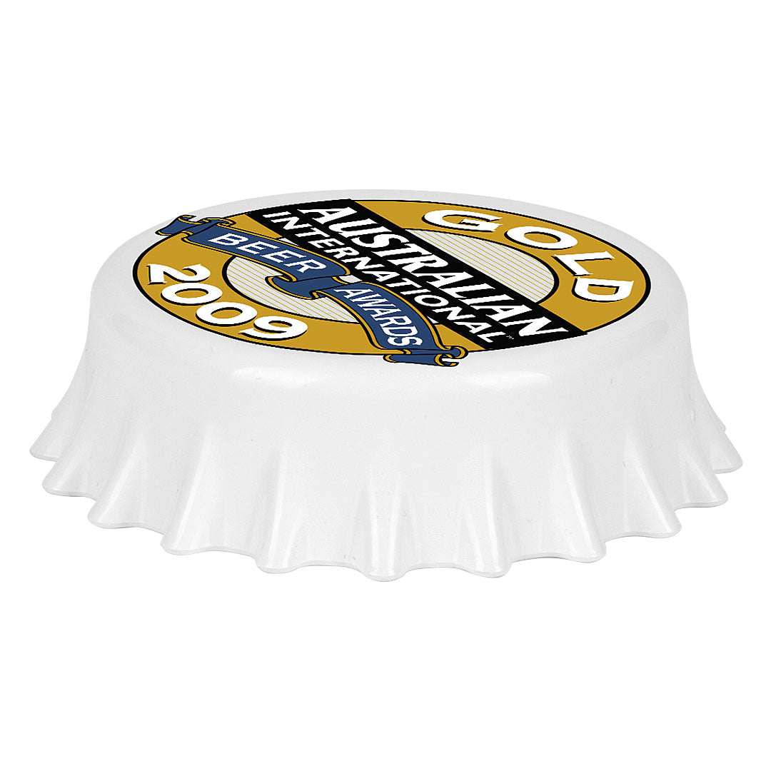 PILS otvarac za flase sa magnetom beli