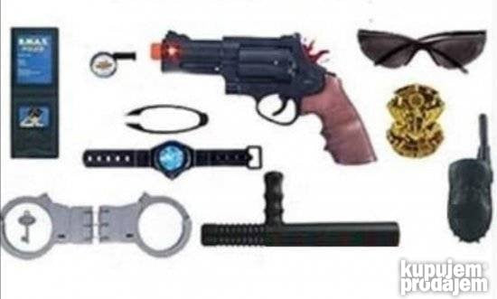 Policijski set sa znackom i pistoljem