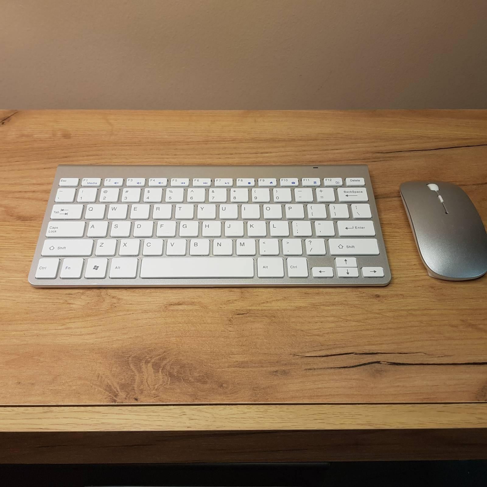Prelepa kopija Apple tastature i mis