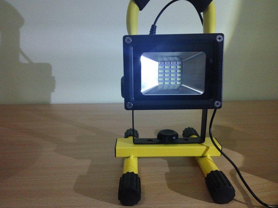 Prenosivi led reflektori 10 i 30 w mobilni reflektori Prenosivi led reflektori 10 i 30 w mobilni reflektori