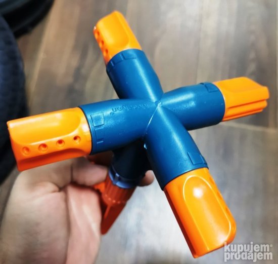 Prskalica za travnjak Plasticna Sa 4 rasprsivaca