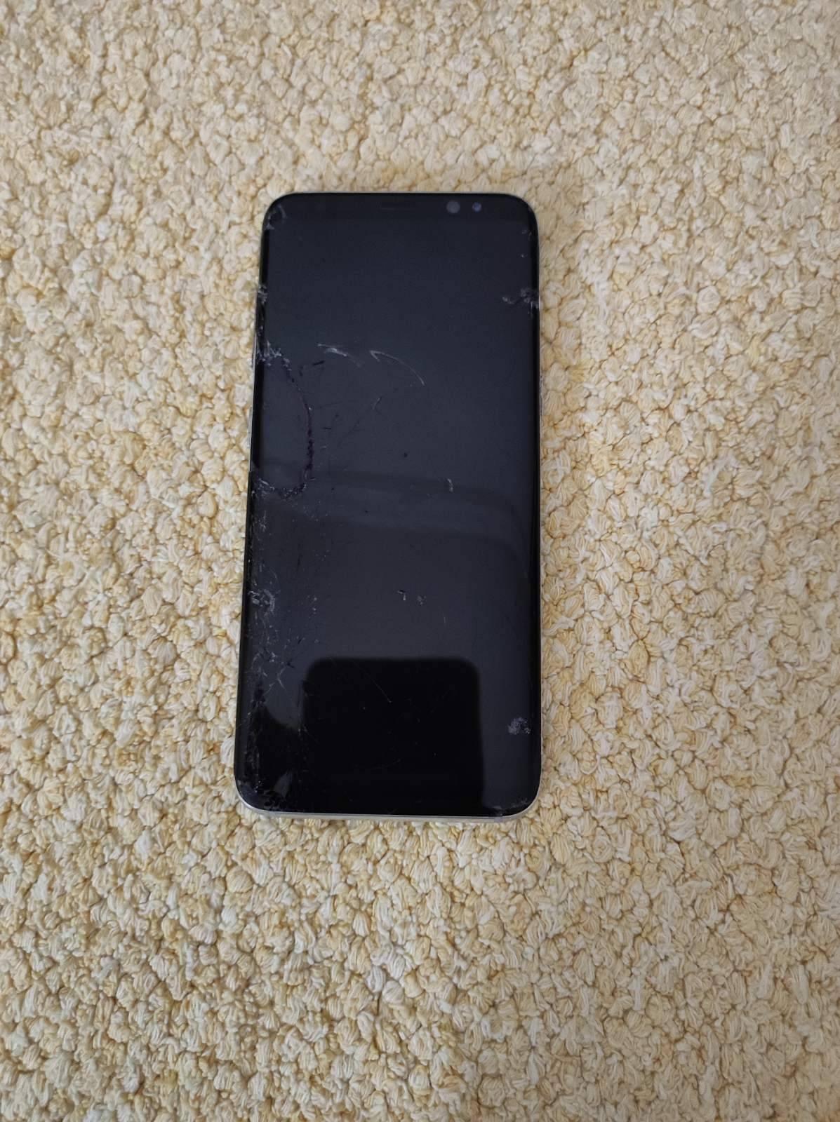 Samsung Galaxy S8 64GB ostecen ekran Samsung Galaxy S8 64GB ostecen ekran
