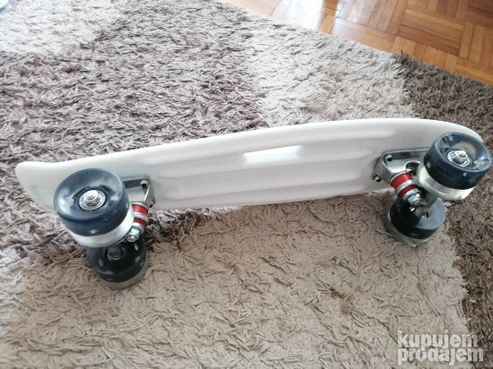 Skejtbord penibord 56cm svetleci tockovi