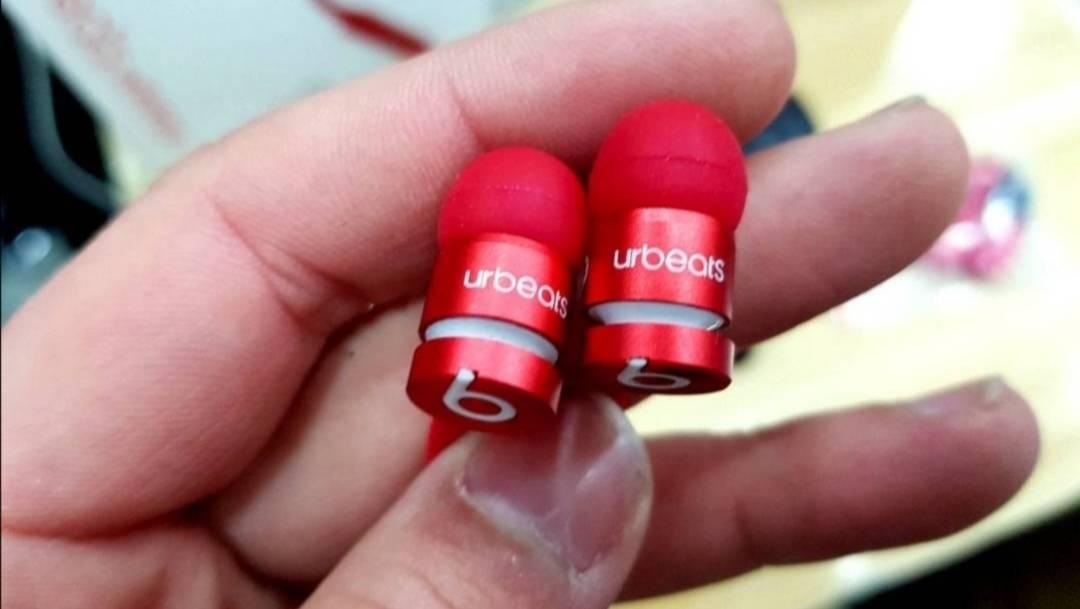 Slusalice Beats by Dr Dre crne i crvene Slusalice Beats by Dr Dre crne i crvene