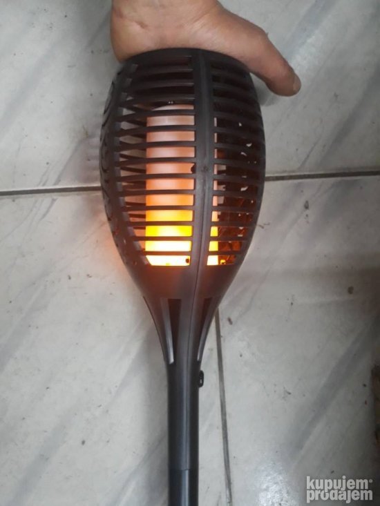 Solarni lampioni za dvorista i baste