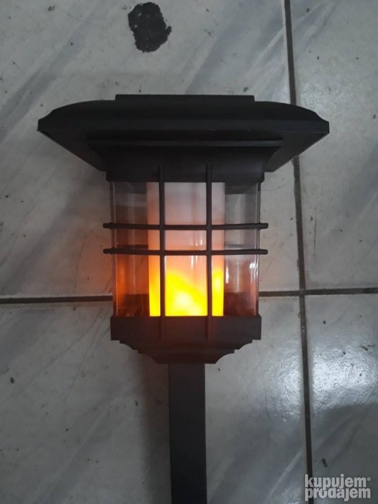 Solarni lampioni za dvorista i baste