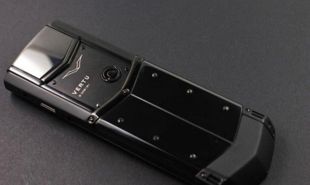 VERTU mobilni telefon dual sim 2 baterije replika VERTU mobilni telefon dual sim 2 baterije replika