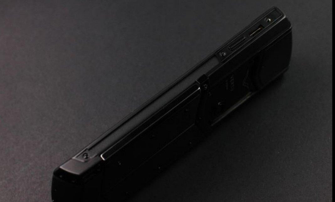 VERTU mobilni telefon dual sim 2 baterije replika VERTU mobilni telefon dual sim 2 baterije replika
