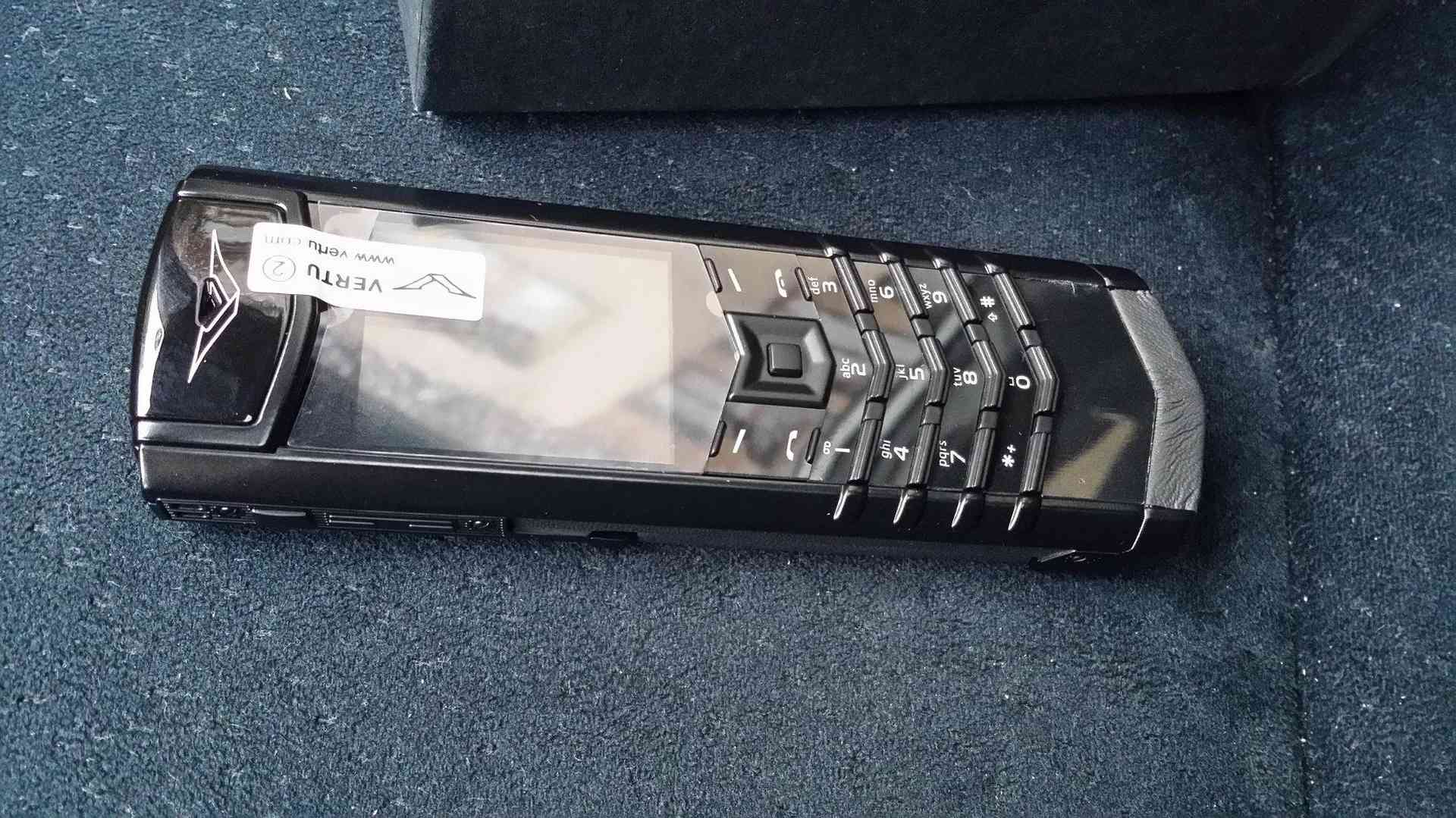 Vertu mobilni telefon dual sim odlicna replika